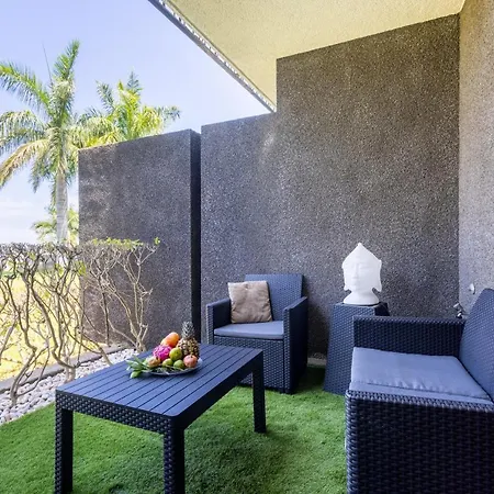 Апартаменты Home2book Sea View & Pool Getaway,