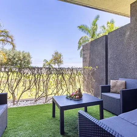 Home2book Sea View & Pool Getaway,