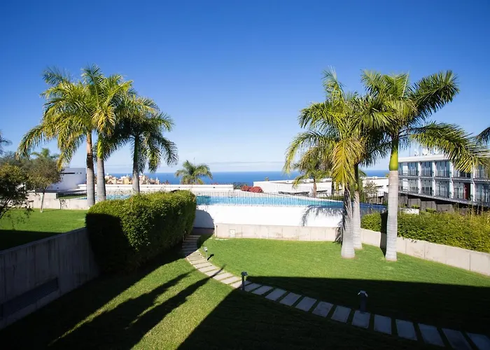 Home2book Sea View & Pool Getaway,