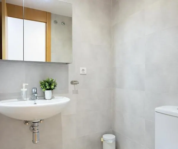 Home2book Sea View & Pool Getaway, *