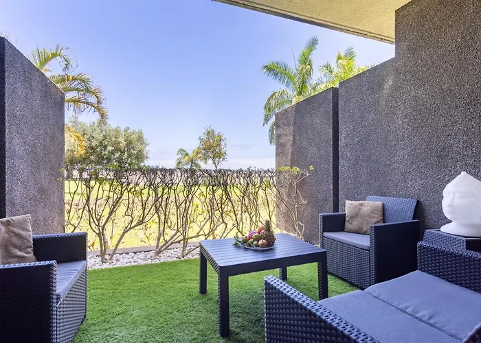 Home2book Sea View & Pool Getaway,